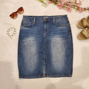 Levi's Signature faded denim skirt
